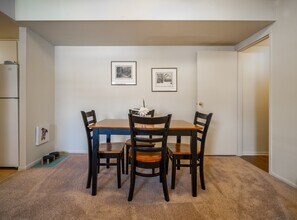 901 W Aaron Dr, Unit E in State College, PA - Building Photo - Building Photo