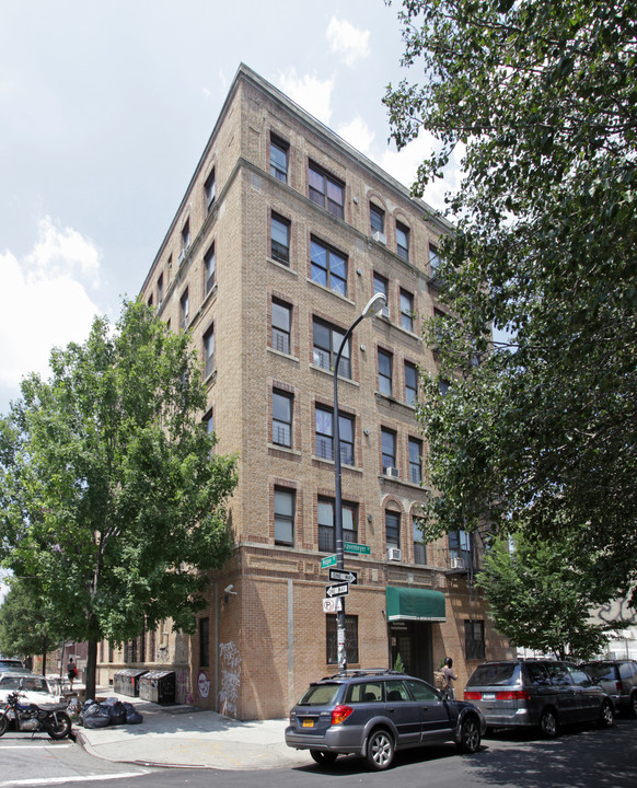 94 Havemeyer Street in Brooklyn, NY - Building Photo