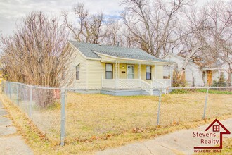 815 SW H Ave in Lawton, OK - Foto de edificio - Building Photo