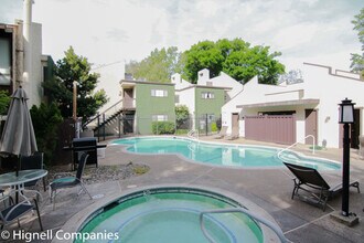 555 Vallombrosa Ave in Chico, CA - Building Photo - Building Photo
