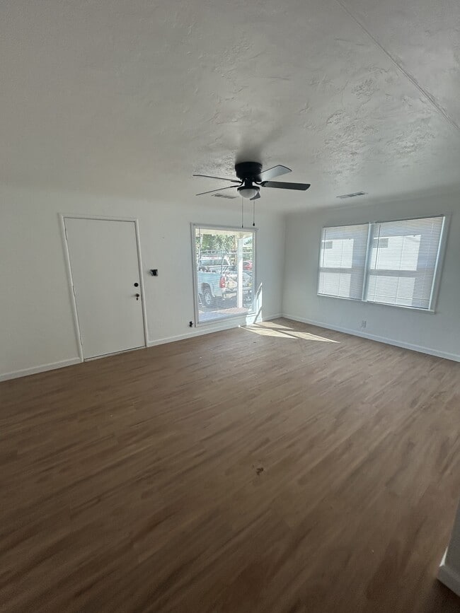 413 S H St in Tulare, CA - Building Photo - Building Photo