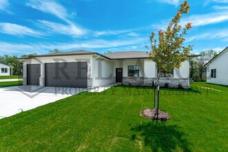 601 Elmwood St in Valley Center, KS - Building Photo - Building Photo