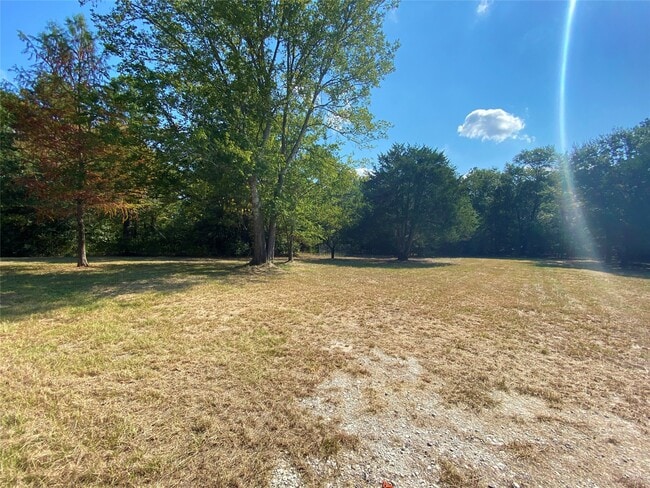 property at 20 White Oak Dr