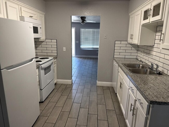 5181 E Hedges Ave in Fresno, CA - Building Photo - Building Photo