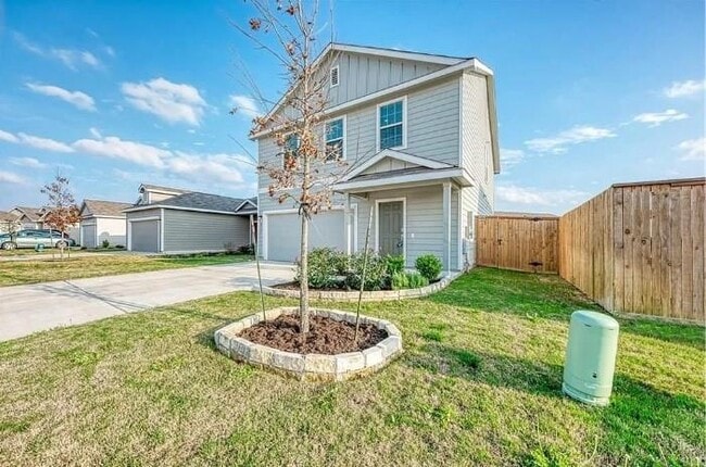 817 Circle Wy in Jarrell, TX - Building Photo - Building Photo