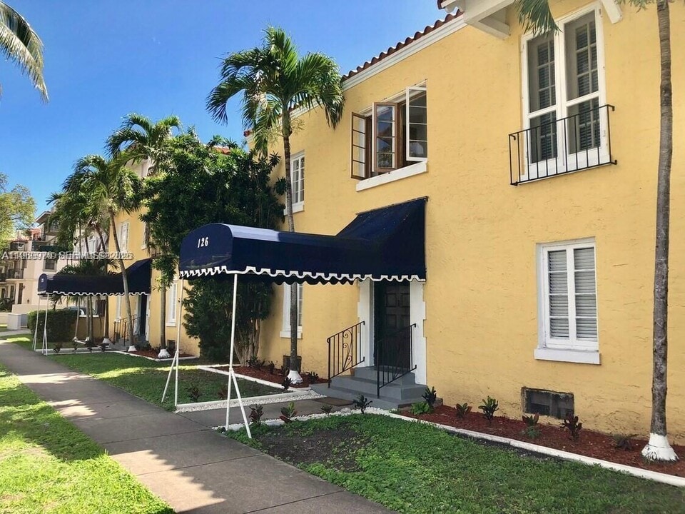 126 Mendoza Ave in Coral Gables, FL - Building Photo
