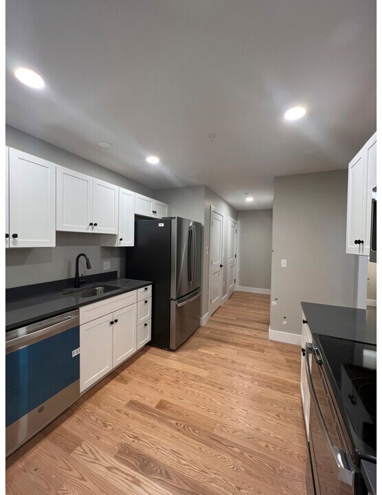 180 N Winooski Ave, Unit 101 in Burlington, VT - Building Photo