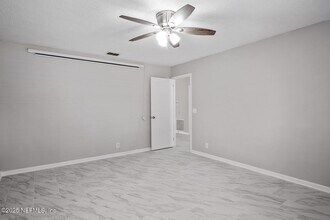7650 Cranberry Ln S in Jacksonville, FL - Building Photo - Building Photo
