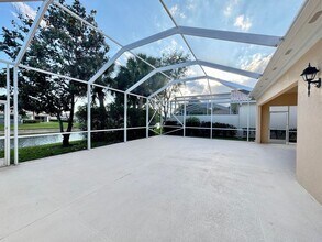 8264 Pine Cay Rd in Wellington, FL - Building Photo - Building Photo
