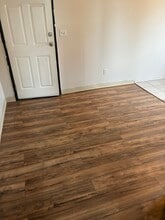 1133 E Divisadero St, Unit Apartment in Fresno, CA - Building Photo - Building Photo