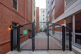 113 N Bread St in Philadelphia, PA - Building Photo - Building Photo