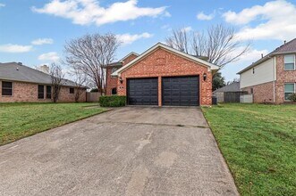 322 Ashley Oak Ln in Lake Dallas, TX - Building Photo - Building Photo
