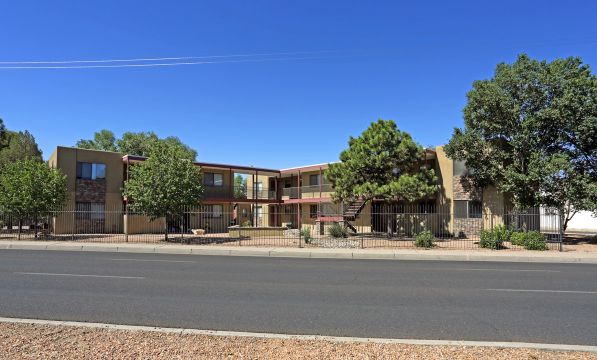 Cedar Point Apartments in Albuquerque, NM - Building Photo