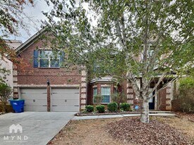 8060 Snapwell Dr in Fairburn, GA - Building Photo