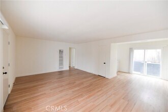 241 Avenida Pelayo-Unit -2 in San Clemente, CA - Foto de edificio - Building Photo