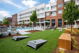 550 Webb Gin House Rd in Lawrenceville, GA - Building Photo - Building Photo