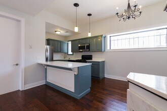 315 S Ashland Ave, Unit 4 in Chicago, IL - Building Photo - Building Photo