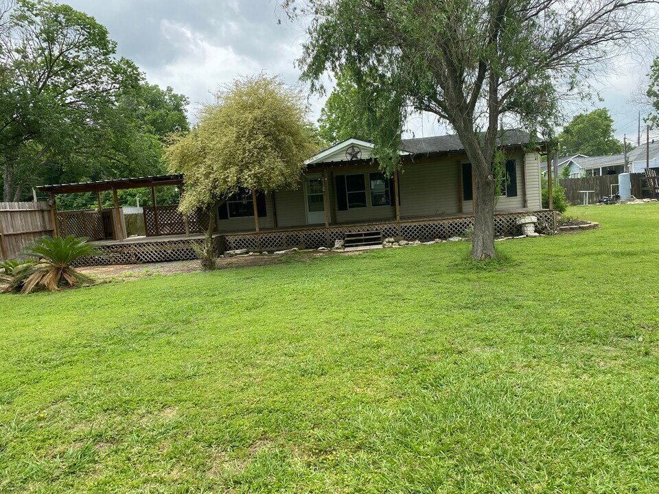 16422 Waverly Dr Photo