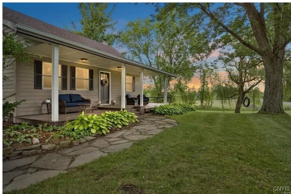 2943 Lumbard Rd in Clinton, NY - Building Photo