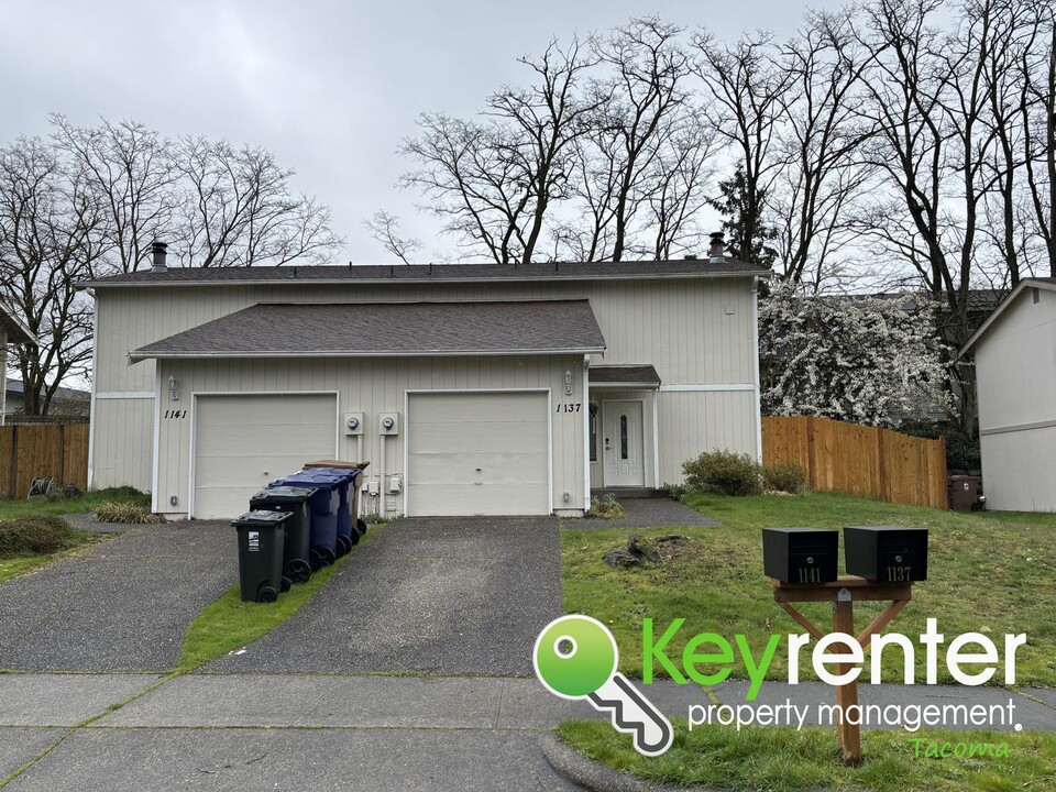 1137-1141-1141 N Vassault St in Tacoma, WA - Building Photo