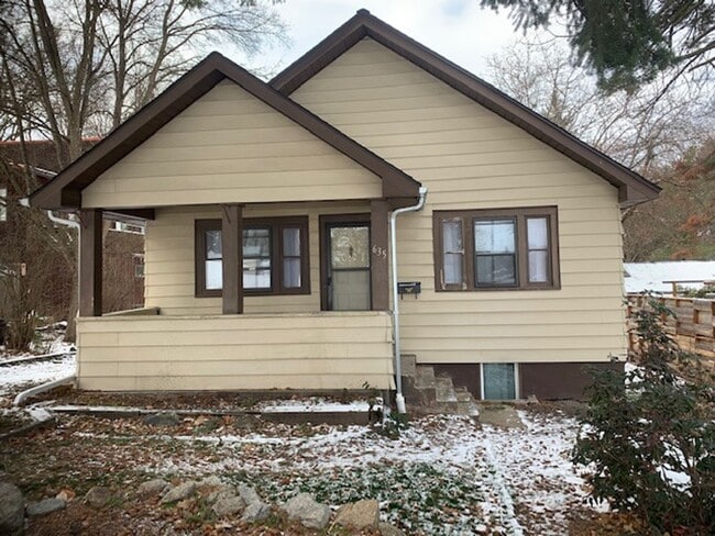 property at 635 SE Side St