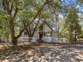 1351 Montreal Dr in Lake Arrowhead, CA - Building Photo