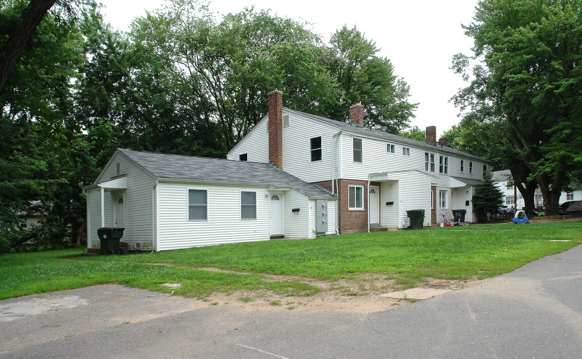 12 Harmony St in East Hartford, CT - Building Photo