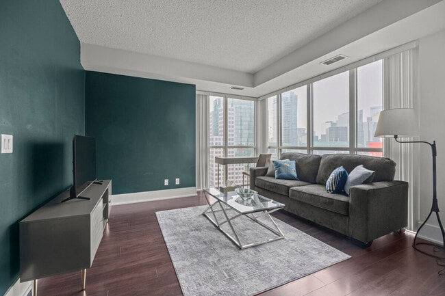 241 Wellington St W in Toronto, ON - Building Photo - Building Photo