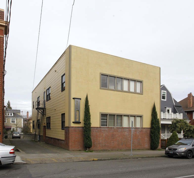 2257 NW Glisan St in Portland, OR - Building Photo