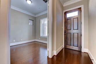 8825 Ashbloom Ln in Houston, TX - Building Photo - Building Photo