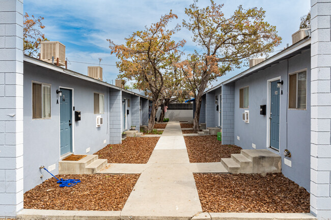 282 W Date Ave in Porterville, CA - Building Photo - Building Photo