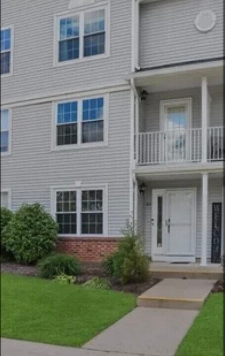 104 Hudson Ct in Hackettstown, NJ - Foto de edificio