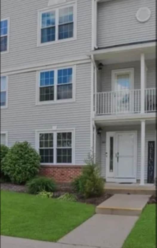 property at 104 Hudson Ct