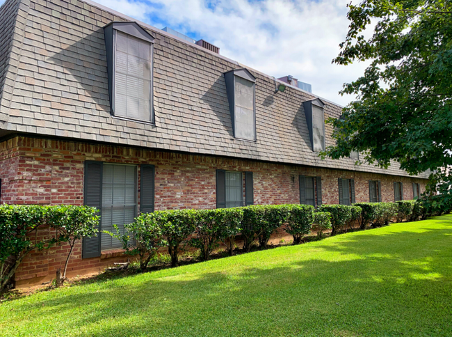 Chateau Apartments in Shreveport, LA - Foto de edificio - Building Photo