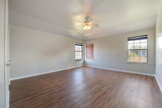 5527 Gatesprings Ln in Sugar Land, TX - Building Photo - Building Photo