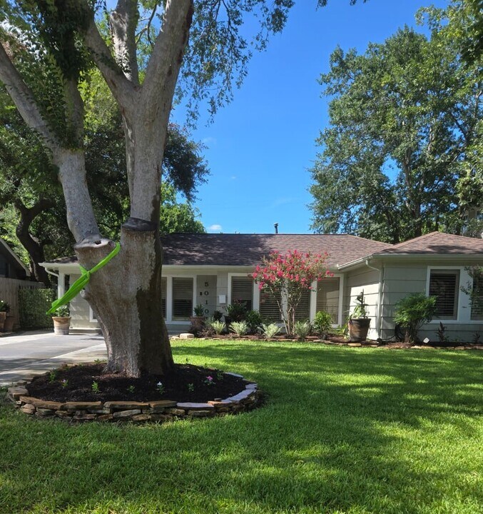 5010 Mayfair St in Bellaire, TX - Building Photo