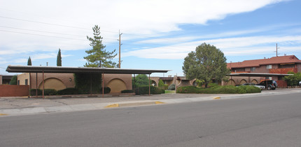 Los Arcos in Albuquerque, NM - Foto de edificio - Building Photo