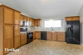 9301 NE Paw Paw Dr in Kansas City, MO - Building Photo - Building Photo