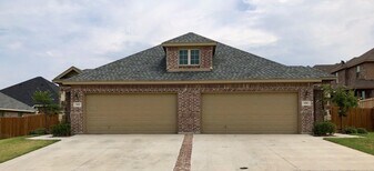 920 Chaparral Trail in Midlothian, TX - Building Photo