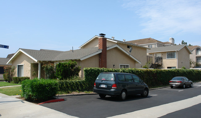 16861 Sims St in Huntington Beach, CA - Building Photo - Building Photo