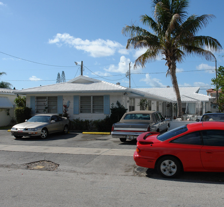 1750 Fletcher St in Hollywood, FL - Building Photo