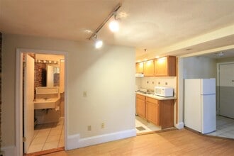 12 Mt Auburn St, Unit 2 in Cambridge, MA - Building Photo - Building Photo