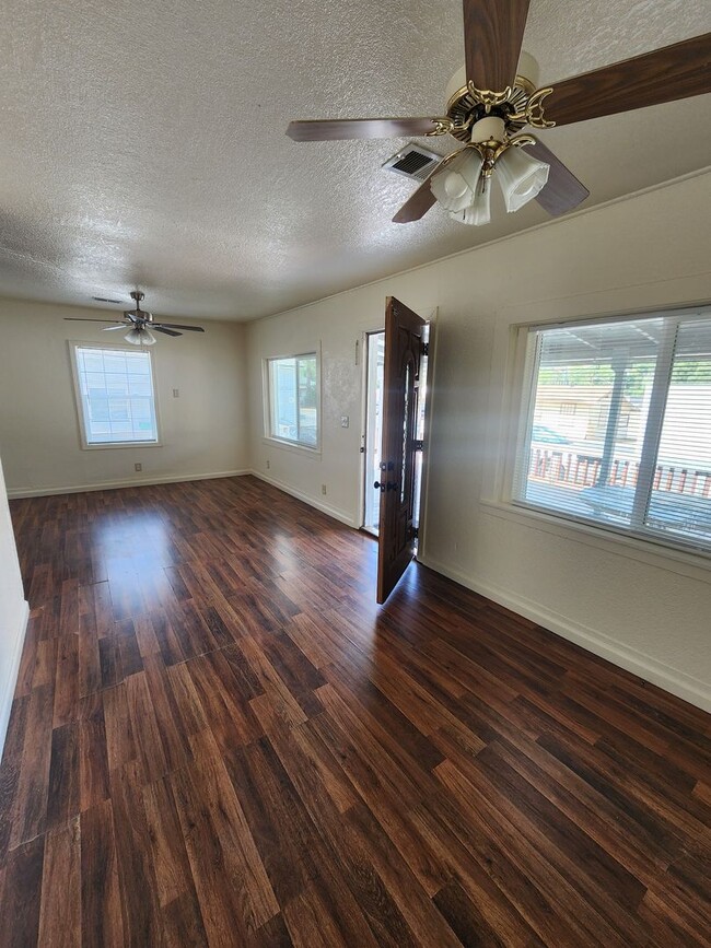 18377 Main St in Jamestown, CA - Building Photo - Building Photo