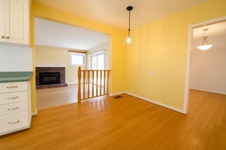 39 Dunnett Blvd in Belleville, ON - Building Photo - Building Photo