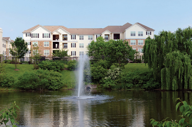 The Courts at Dulles in Herndon, VA - Foto de edificio - Building Photo