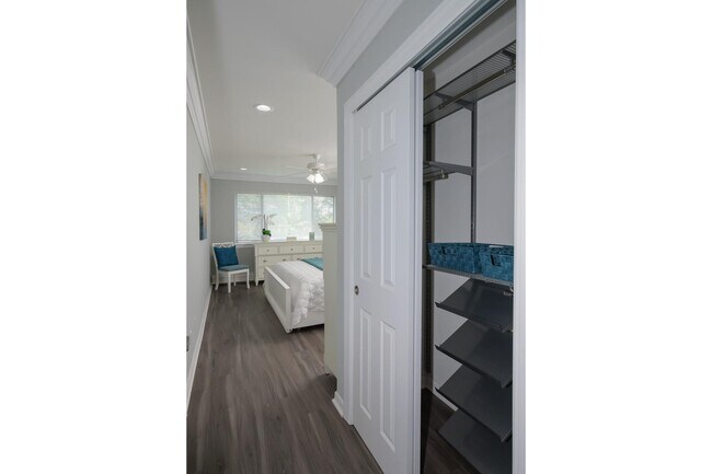 11 S Saxon Ave in Bay Shore, NY - Building Photo - Building Photo