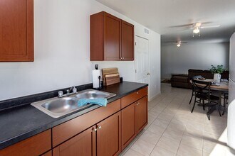 275 Hillside Dr in Pleasant Hill, IA - Building Photo - Building Photo