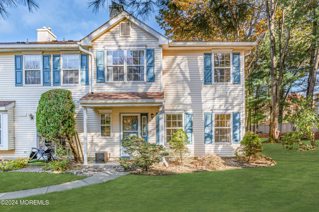 1119 Roseberry Ct in Morganville, NJ - Building Photo