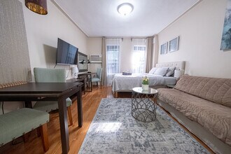 328 E 74th St in New York, NY - Building Photo - Building Photo