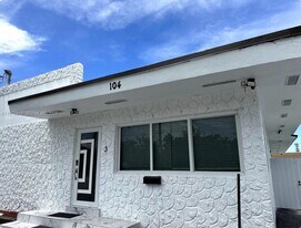 104 NW 9th St in Hallandale Beach, FL - Building Photo
